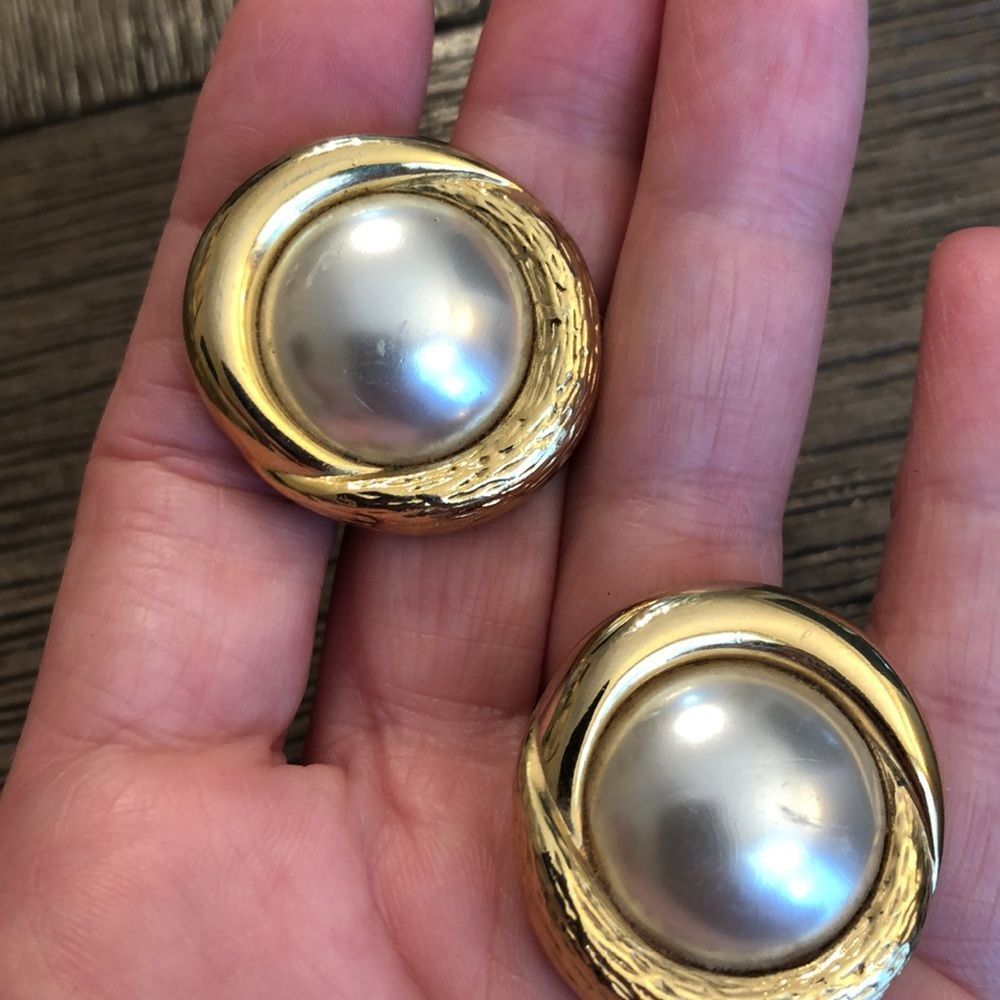 Vintage Goldtone & Faux Pearl Shoe Clips - Picture 7 of 12